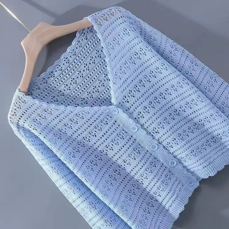 Cardigan od vunene smjesa s polyesterom, 3D uzorak, klasičan kroj, dugi rukavi (Sastav: vunena smjesa i poliester; Uzorak: 3D; Kroj: klasičan; Rukavi: dugi)