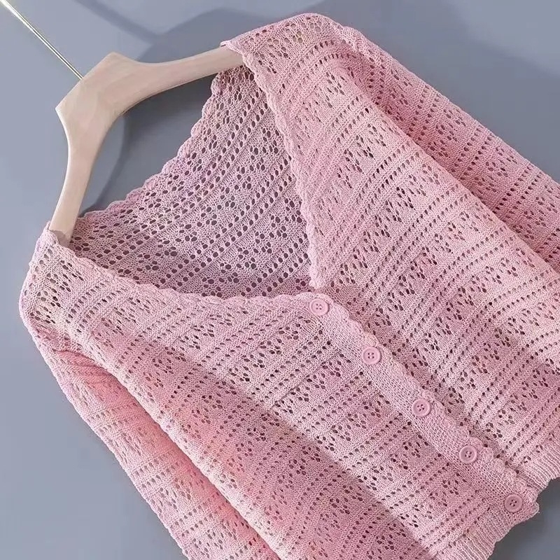 Cardigan od vunene smjesa s polyesterom, 3D uzorak, klasičan kroj, dugi rukavi (Sastav: vunena smjesa i poliester; Uzorak: 3D; Kroj: klasičan; Rukavi: dugi)