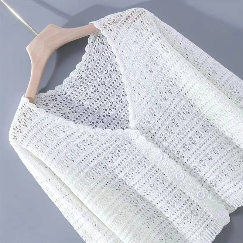 Cardigan od vunene smjesa s polyesterom, 3D uzorak, klasičan kroj, dugi rukavi (Sastav: vunena smjesa i poliester; Uzorak: 3D; Kroj: klasičan; Rukavi: dugi)