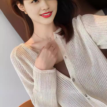 Cardigan od tencel lana, ležernog kroja, dugi rukavi, jednosložno kopčanje, jednobojni uzorak, UPF30+ zaštita od sunca