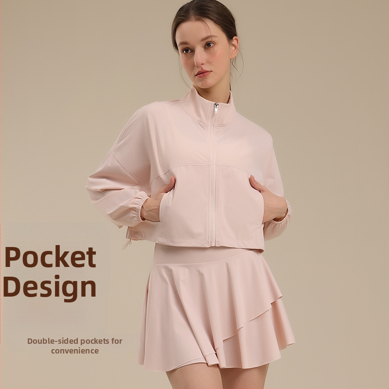 Σετ γιόγκα: ζακέτα-φούστα, διαπνοή νάιλον, UV-ανθεκτικό, γρήγορο στέγνωμα, υψηλός λαιμός, τσέπες, μακριά μανίκια, μήκος μανικιού 55–60 cm, μήκος φούστας 34–37 cm