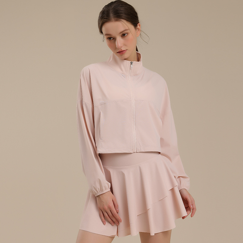 Σετ γιόγκα: ζακέτα-φούστα, διαπνοή νάιλον, UV-ανθεκτικό, γρήγορο στέγνωμα, υψηλός λαιμός, τσέπες, μακριά μανίκια, μήκος μανικιού 55–60 cm, μήκος φούστας 34–37 cm