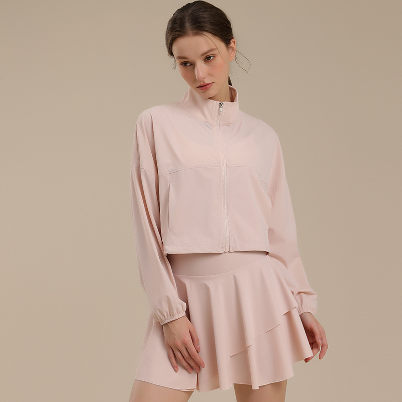 Σετ γιόγκα: ζακέτα-φούστα, διαπνοή νάιλον, UV-ανθεκτικό, γρήγορο στέγνωμα, υψηλός λαιμός, τσέπες, μακριά μανίκια, μήκος μανικιού 55–60 cm, μήκος φούστας 34–37 cm