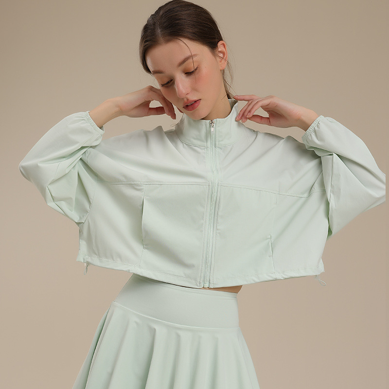 Σετ γιόγκα: ζακέτα-φούστα, διαπνοή νάιλον, UV-ανθεκτικό, γρήγορο στέγνωμα, υψηλός λαιμός, τσέπες, μακριά μανίκια, μήκος μανικιού 55–60 cm, μήκος φούστας 34–37 cm