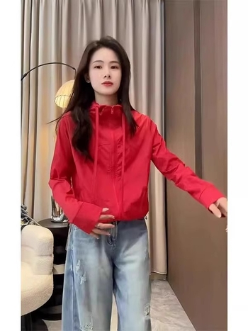 Dámske ľahké polyesterové s kapucňou, voľný strih, dlhé rukávy, zips, ochrana pred slnkom, leto 2025