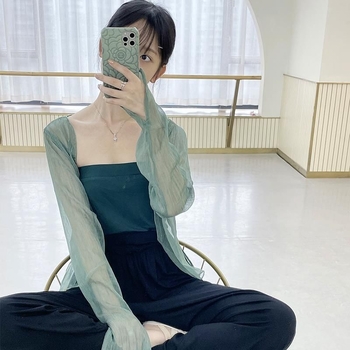 Vonkajšia vetrovka – syntetické vlákno, pruhovaný vzor, dlhý strih (syntetické vlákno; pruhovaný vzor; dlhý strih)