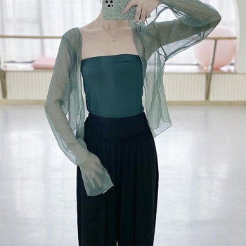 Vonkajšia vetrovka – syntetické vlákno, pruhovaný vzor, dlhý strih (syntetické vlákno; pruhovaný vzor; dlhý strih)