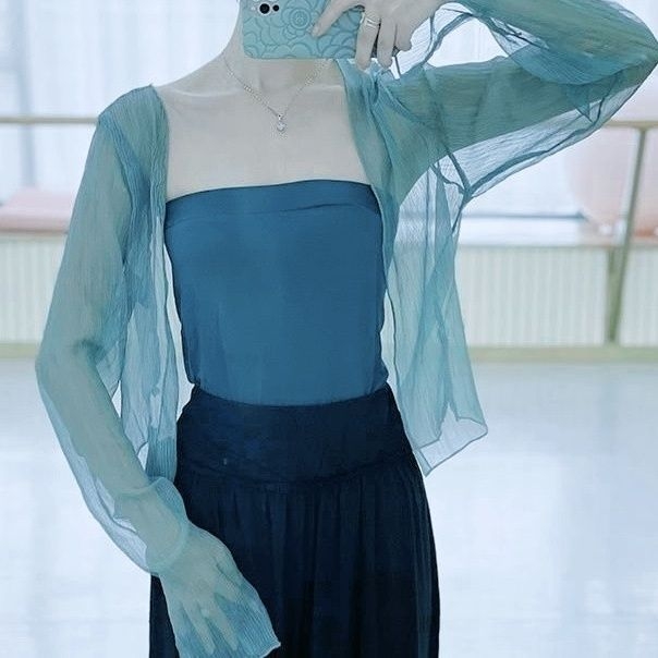 Vonkajšia vetrovka – syntetické vlákno, pruhovaný vzor, dlhý strih (syntetické vlákno; pruhovaný vzor; dlhý strih)