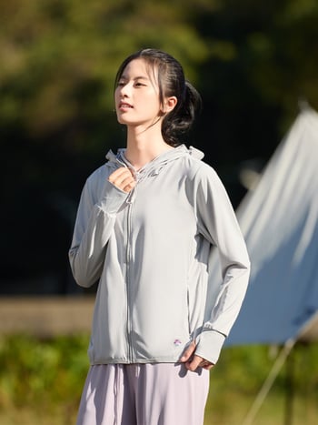 Jachetă de exterior cu protecție UV UPF50+, cu glugă, respirabilă și uscare rapidă, material 93% poliester / 7% elastan