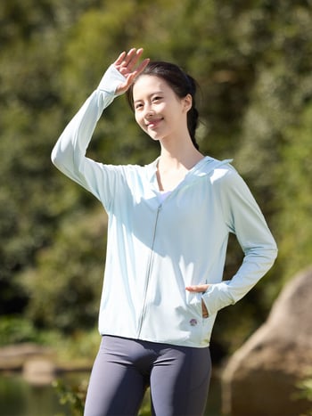 Jachetă de exterior cu protecție UV UPF50+, cu glugă, respirabilă și uscare rapidă, material 93% poliester / 7% elastan