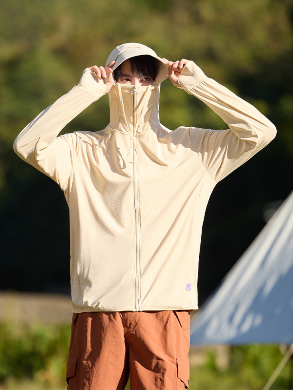 Jachetă de exterior cu protecție UV UPF50+, cu glugă, respirabilă și uscare rapidă, material 93% poliester / 7% elastan