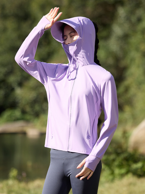 Jachetă de exterior cu protecție UV UPF50+, cu glugă, respirabilă și uscare rapidă, material 93% poliester / 7% elastan