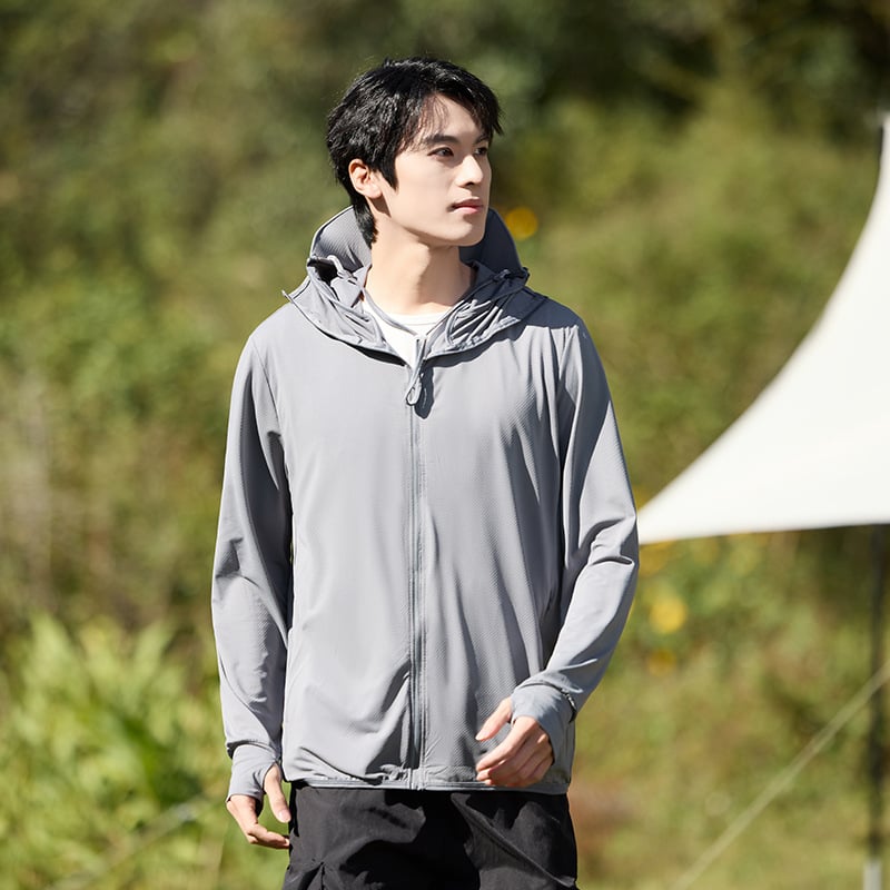 Jachetă de exterior cu protecție UV UPF50+, cu glugă, respirabilă și uscare rapidă, material 93% poliester / 7% elastan