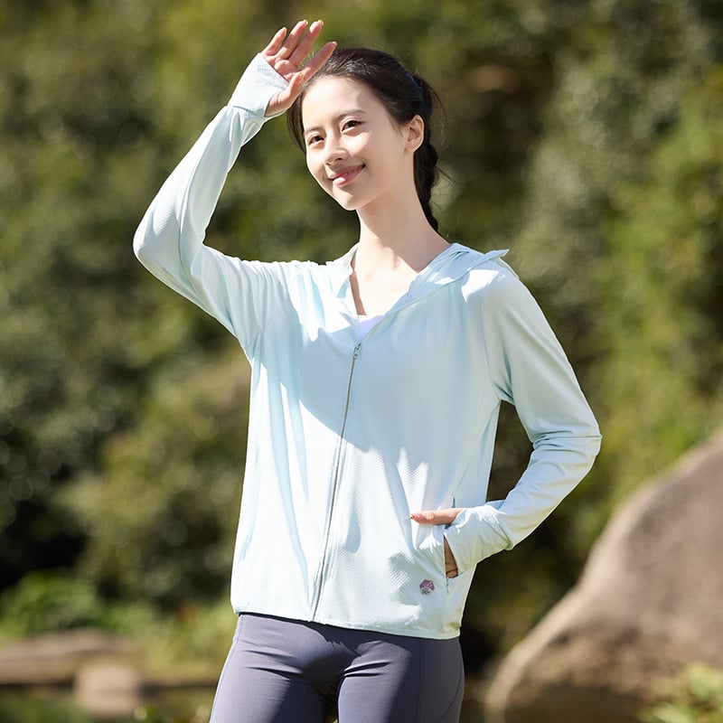 Jachetă de exterior cu protecție UV UPF50+, cu glugă, respirabilă și uscare rapidă, material 93% poliester / 7% elastan