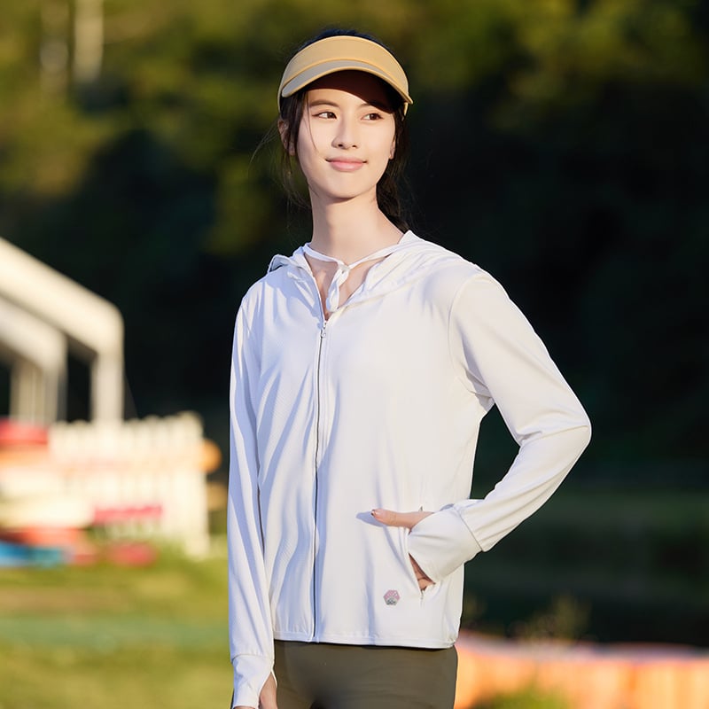 Jachetă de exterior cu protecție UV UPF50+, cu glugă, respirabilă și uscare rapidă, material 93% poliester / 7% elastan