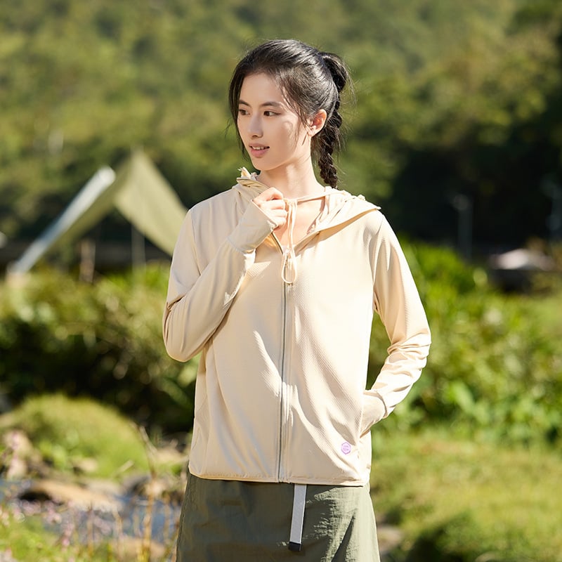 Jachetă de exterior cu protecție UV UPF50+, cu glugă, respirabilă și uscare rapidă, material 93% poliester / 7% elastan