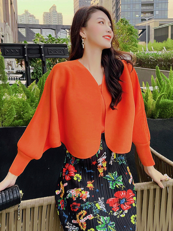 Kardigan s rukavima tipa Bat, V-izrez, tanak poliester, kratka duljina, glatka površina