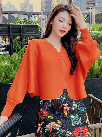 Kardigan s rukavima tipa Bat, V-izrez, tanak poliester, kratka duljina, glatka površina