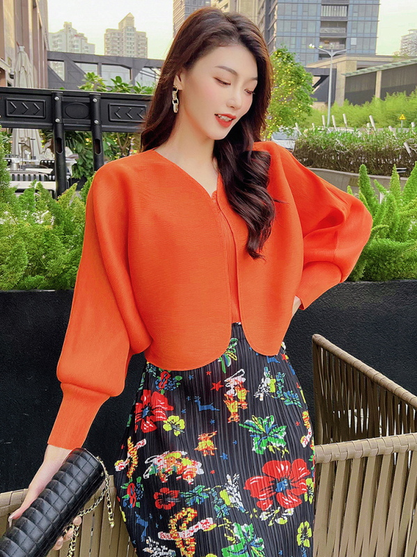 Kardigan s rukavima tipa Bat, V-izrez, tanak poliester, kratka duljina, glatka površina