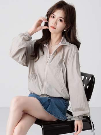 Palton de protecție solară pentru femei, vară — guler înalt, fermoar, mâneci lungi, poliester ușor, croială relaxată