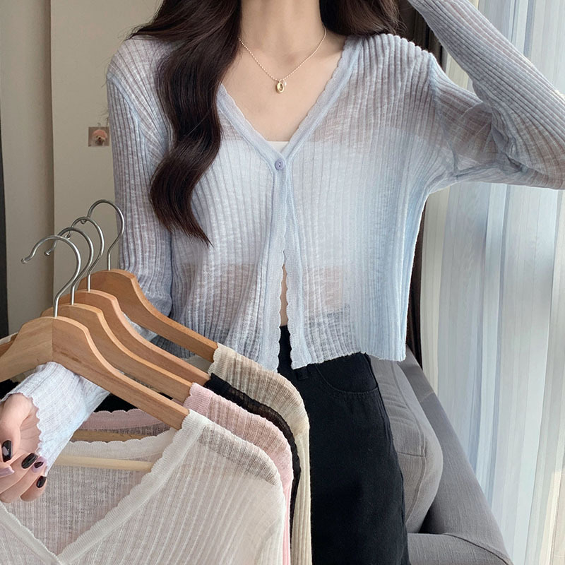 Slim-fit pleteni kardigan od ledenog svila, kratka duljina, dugi rukavi, zatvara se jednim gumbom, UPF50+ zaštita od sunca