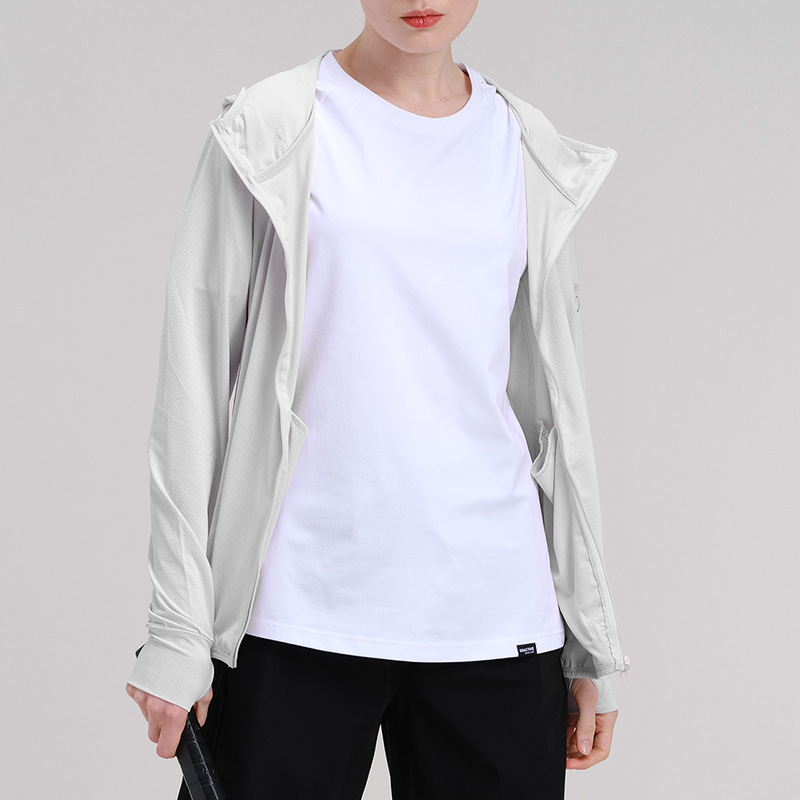 Geacă ușoară cu glugă și protecție UV – respirabilă, uscare rapidă, din poliester