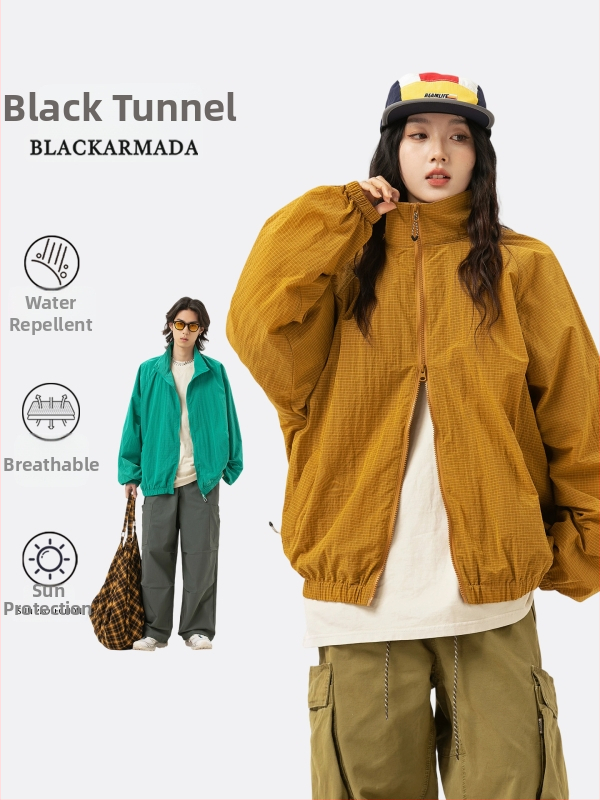 Nylon könnyű kabát, lazán szabott, álló gallér, cipzáras zsebek, nyár