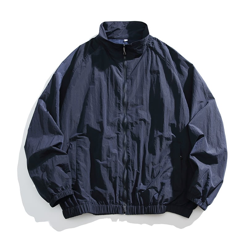 Nylon könnyű kabát, lazán szabott, álló gallér, cipzáras zsebek, nyár