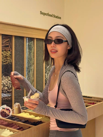 Napvédő kardigán szett pántos szoknyával és toppal, karcsú szabás, ultra rövid hossz ≤40 cm, 70–80% Tencel, gyapjú <30%, UPF30+