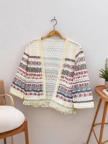 Pamutból készült etno stílusú kardigán, rövid szabású, hosszú ujjú, színösszehangolt mintázat