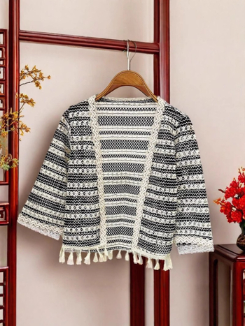 Pamutból készült etno stílusú kardigán, rövid szabású, hosszú ujjú, színösszehangolt mintázat