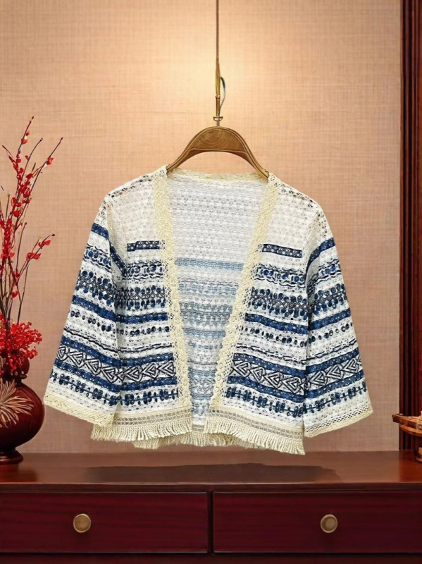Pamutból készült etno stílusú kardigán, rövid szabású, hosszú ujjú, színösszehangolt mintázat