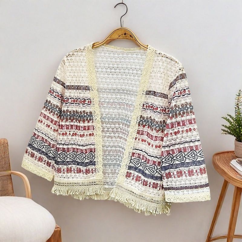 Pamutból készült etno stílusú kardigán, rövid szabású, hosszú ujjú, színösszehangolt mintázat
