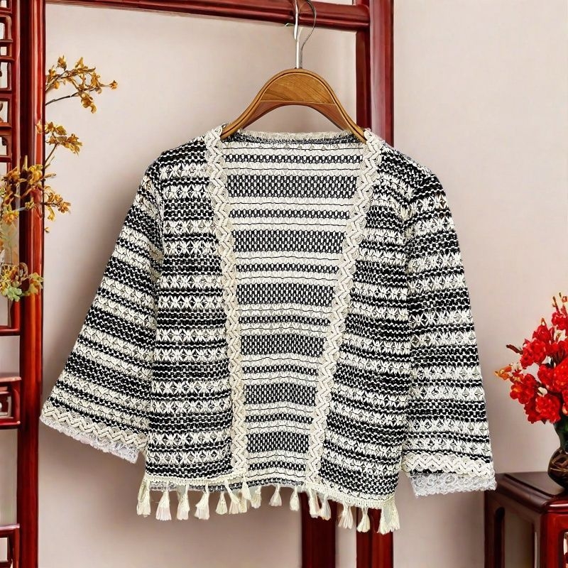 Pamutból készült etno stílusú kardigán, rövid szabású, hosszú ujjú, színösszehangolt mintázat