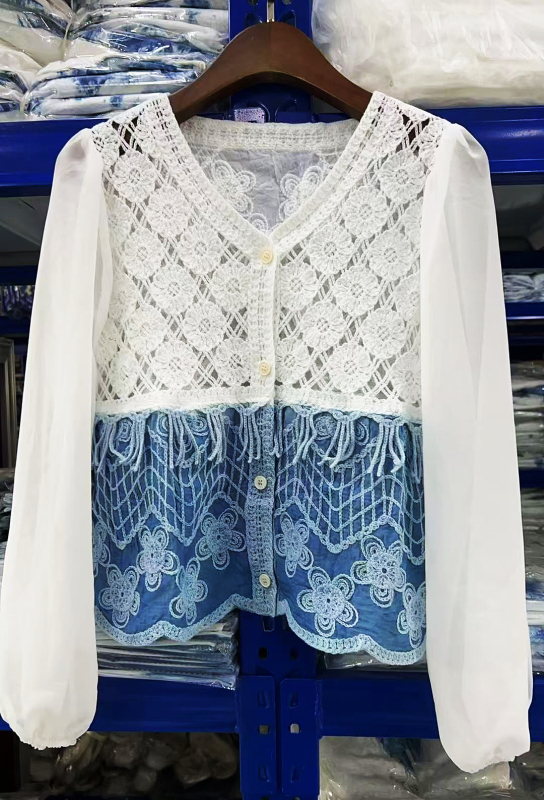 Csipkés kardigán etnikus stílusban, V-nyakú, harang alakú ujjak, anyag Tencel Lyocell, karcsúsított szabás