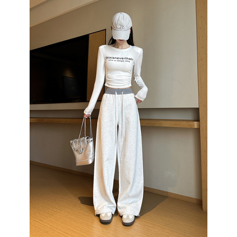 Ženske sportske hlače s fleece podstavom, pamuk-poliester smjesa (50–70% pamuka, 30–50% poliestera), visok pojas, straight/opušten kroj, zimska sezona 2025