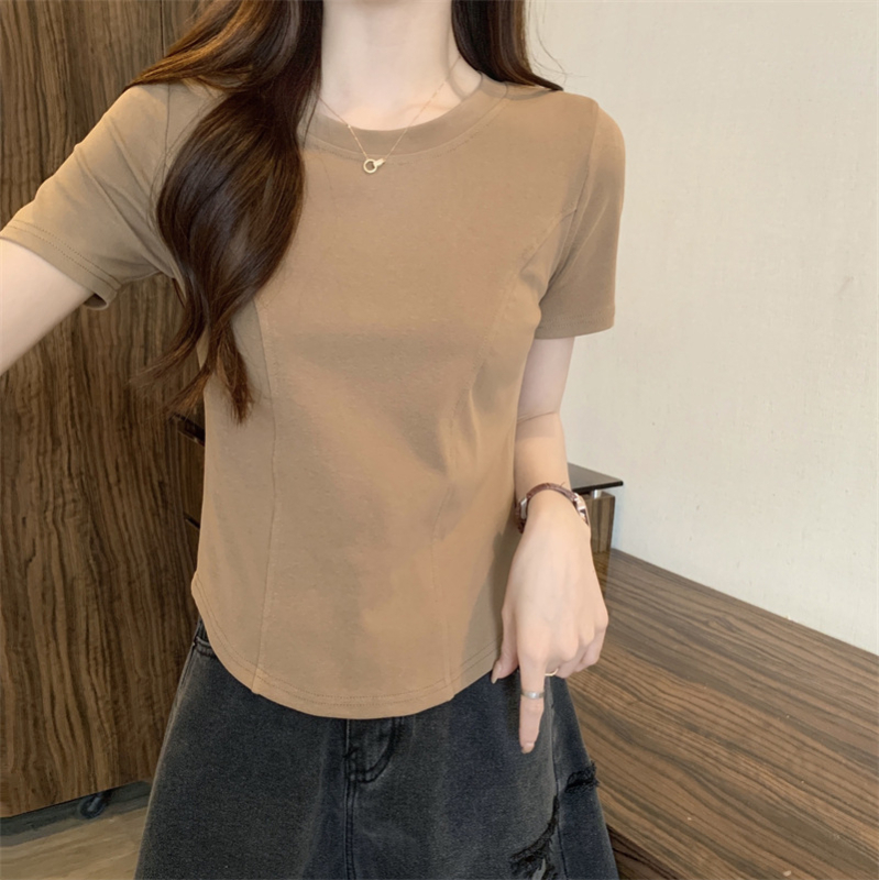 Ženski uski cropped top s okruglim izrezom, dugim rukavima i zakrivljenim donjim rubom, Milk Silk materijal