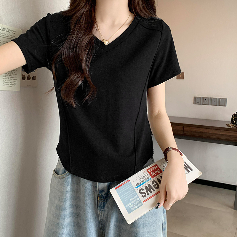 Ženski T-shirt u korejskom stilu sa asimetričnim rubom, uskog kroja, V-izrez, pamuk-elastan