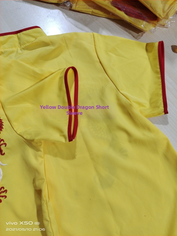 Unisex kostým pre bubnovanie a tanca draka a leva pre folklórny tanec; plošný materiál; jar 2025; vhodné pre vek 35–39 rokov