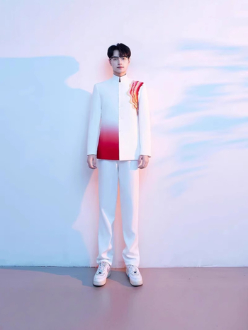 Costum de performanță pentru cor cu fustă lungă, pentru dirijor și concurs de recitare; pentru elevi gimnaziu și liceu. Primăvara 2025, poliester, compoziție principală 80-90% poliester, stil chinezesc, colaj/cusătură.