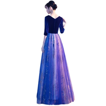 Rochie pentru cor feminin cu fustă lungă, stil gazdă-diriginte, țesătură plasă cu elasticitate (spandex <30%), potrivită pentru dans folk