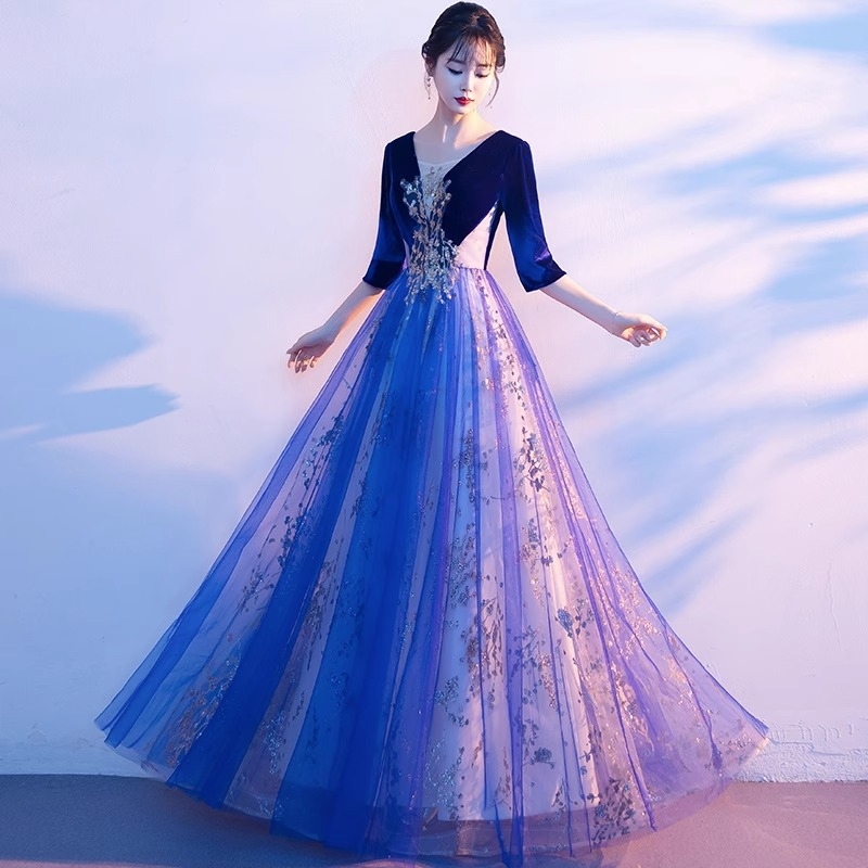 Rochie pentru cor feminin cu fustă lungă, stil gazdă-diriginte, țesătură plasă cu elasticitate (spandex <30%), potrivită pentru dans folk