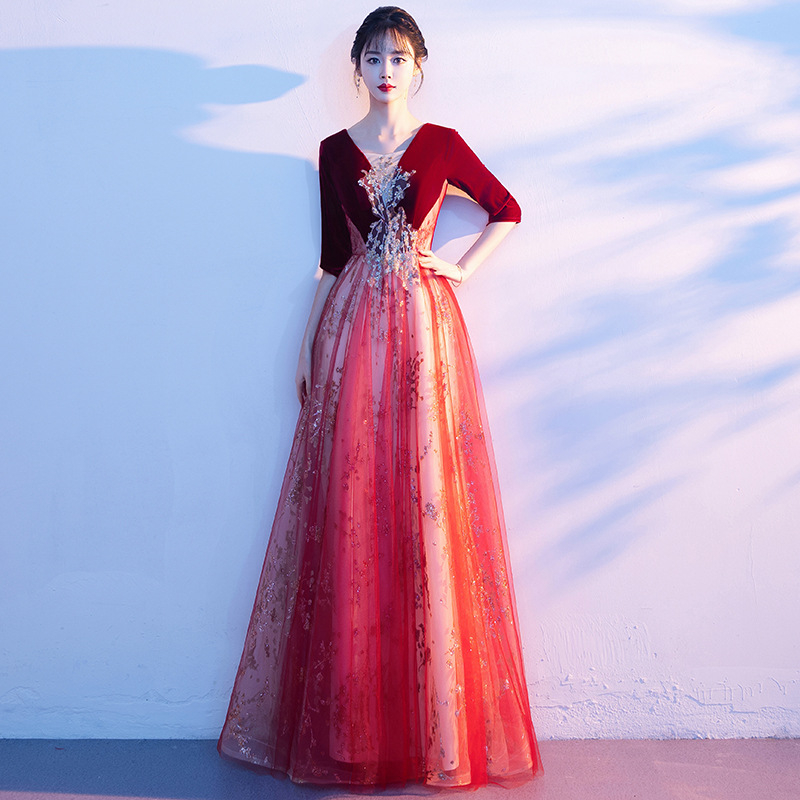 Rochie pentru cor feminin cu fustă lungă, stil gazdă-diriginte, țesătură plasă cu elasticitate (spandex <30%), potrivită pentru dans folk