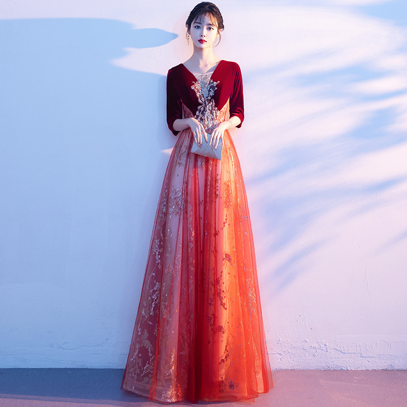 Rochie pentru cor feminin cu fustă lungă, stil gazdă-diriginte, țesătură plasă cu elasticitate (spandex <30%), potrivită pentru dans folk