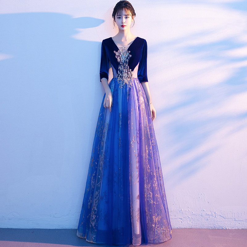 Rochie pentru cor feminin cu fustă lungă, stil gazdă-diriginte, țesătură plasă cu elasticitate (spandex <30%), potrivită pentru dans folk