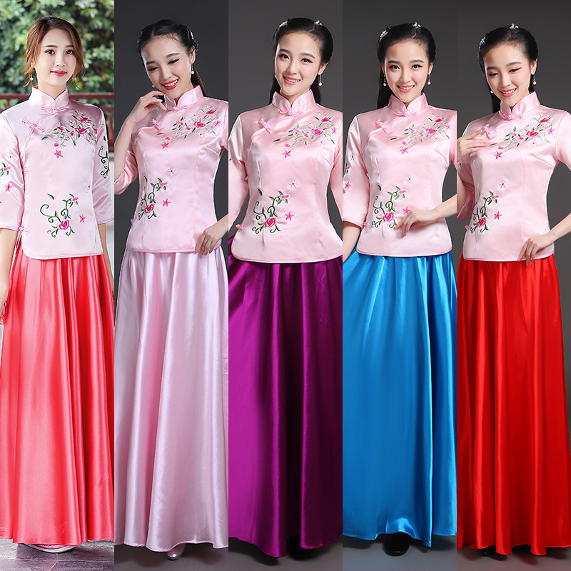 Rochie lungă pentru domnișoare de onoare, în stil chinezesc, cu model floral, mâneci jumătate, amestec din poliester (90% poliester, 2% bumbac, 5% in, 1% mătase tussah)