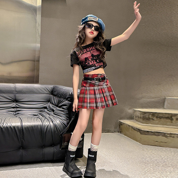 Set de vară pentru fetițe, două piese: tricou cu mânecă scurtă și fustă plisată cu model pătrate, stil coreean, material din amestec bumbac-poliester