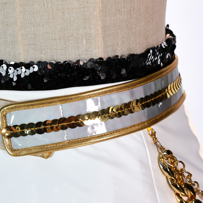 Cosplay kostīms – démonu mednieku raganu grupa, iedvesmojusies no K-Pop meiteņu grupas; poliesters, 95%+ galvenā auduma saturs; pavasaris 2025; produkta kods 123669; piemērots animācijas lellēm un anime lomu spēlēm