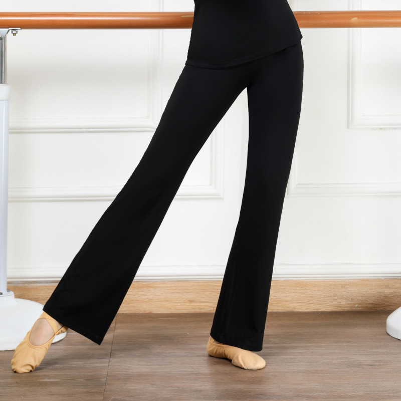 Ženski set za plesnu praksu: top s V-izrezom i prilagodljive hlače od chenille-spandex materijala, za moderan ples i pripremu za umjetnički ispit i etiketu.