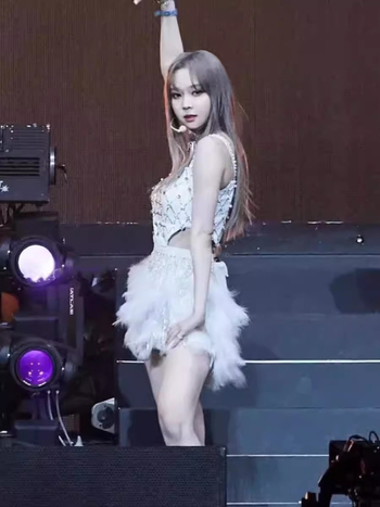 Set rochie cu bretele, în stil aespa, pentru spectacole pe scenă – vara 2023, componența principală a materialului 90–95%, material: altul, stil: hip-hop, tip stil: street fashionista